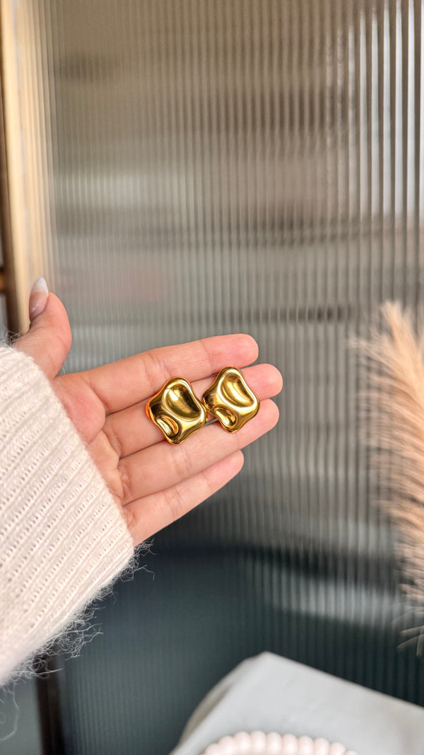 Aurum Pinched Ear Studs