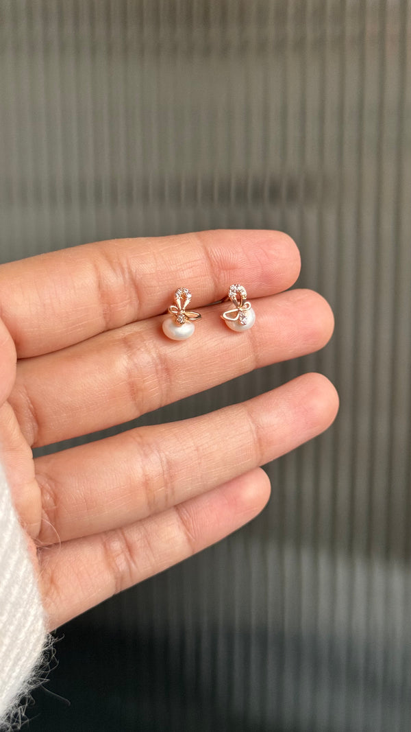 PEARL STUDS