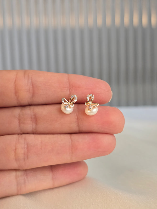 PEARL STUDS