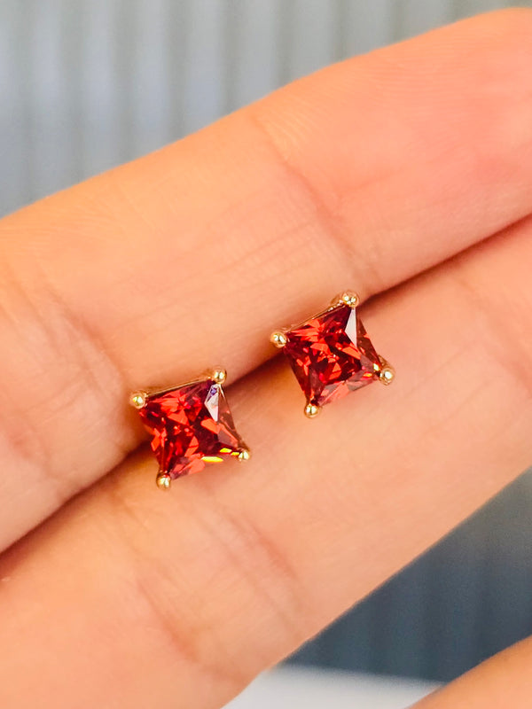 CRIMSON SQUARE STUDS